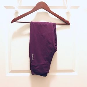 Women’s cropped purple Reebok leggings